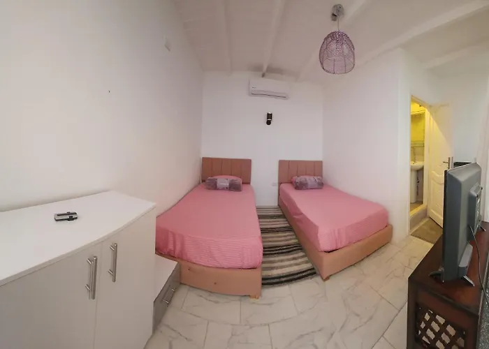White Roof - Hostel