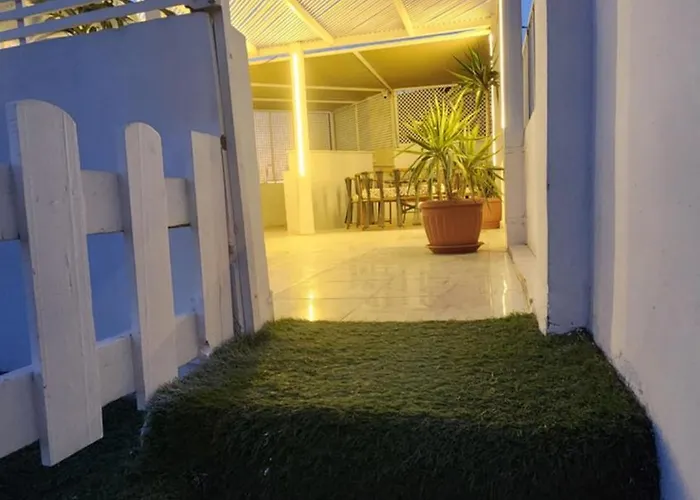 Hostel White Roof -