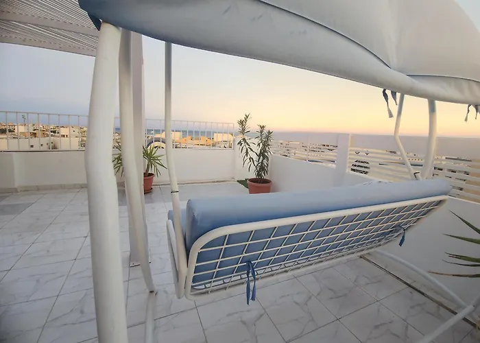 Hostel White Roof -