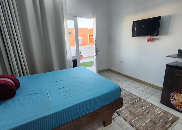 Hostel White Roof -