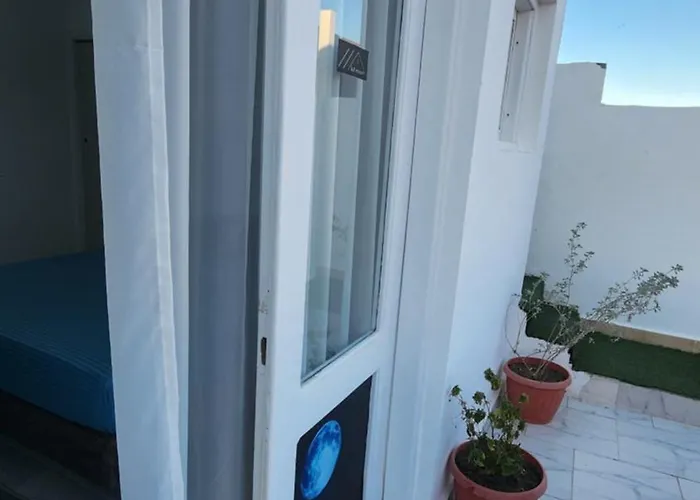 Hostel White Roof -