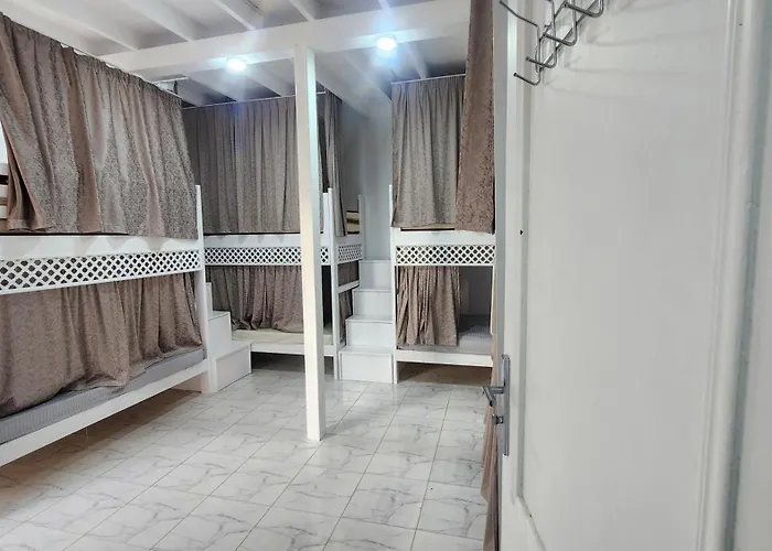 Hostel White Roof -